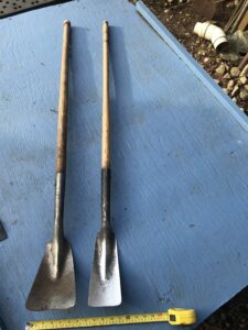 Narrow and wide fishtail spade models. Full length view.